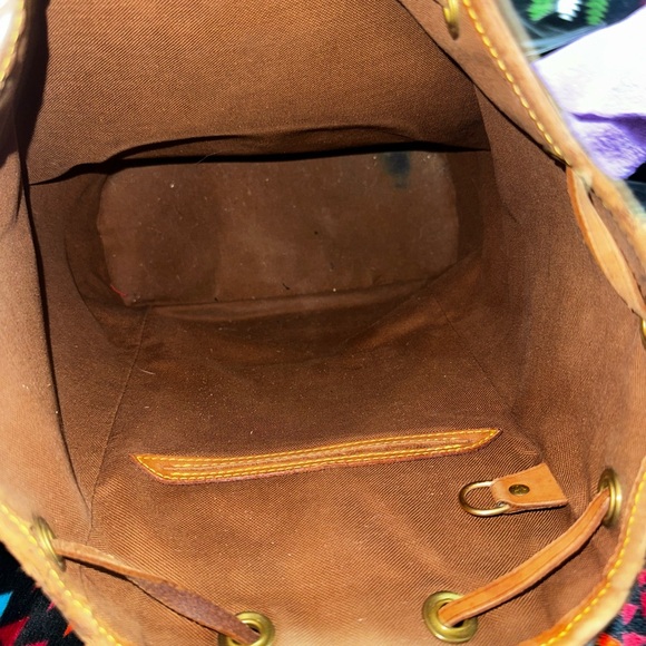 Preloved LV backpack Discontinued - Picture 6 of 8